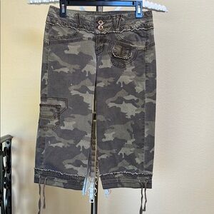 Jolt Camouflage Capris